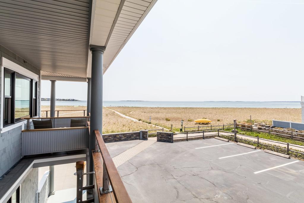 Lighthouse Suites At Pine Point Скарборо Екстер'єр фото