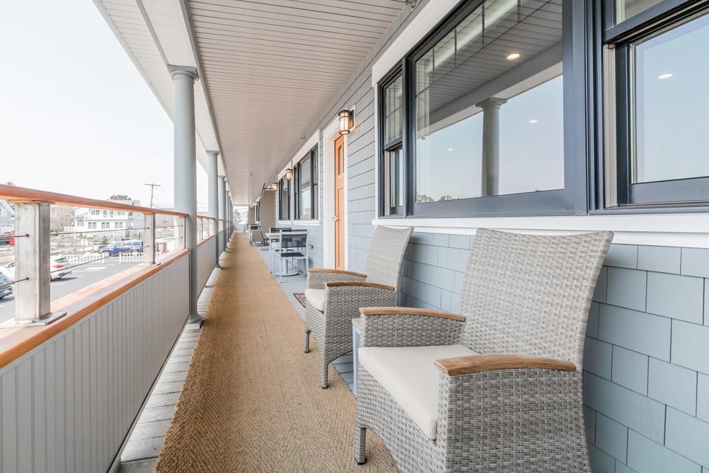 Lighthouse Suites At Pine Point Скарборо Екстер'єр фото