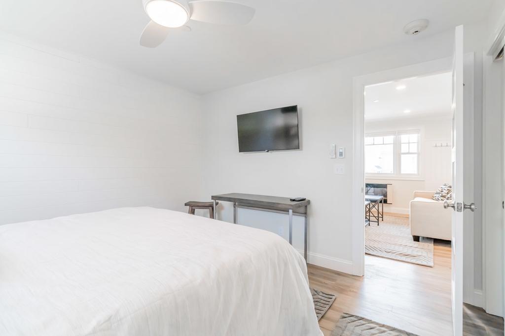 Lighthouse Suites At Pine Point Скарборо Екстер'єр фото